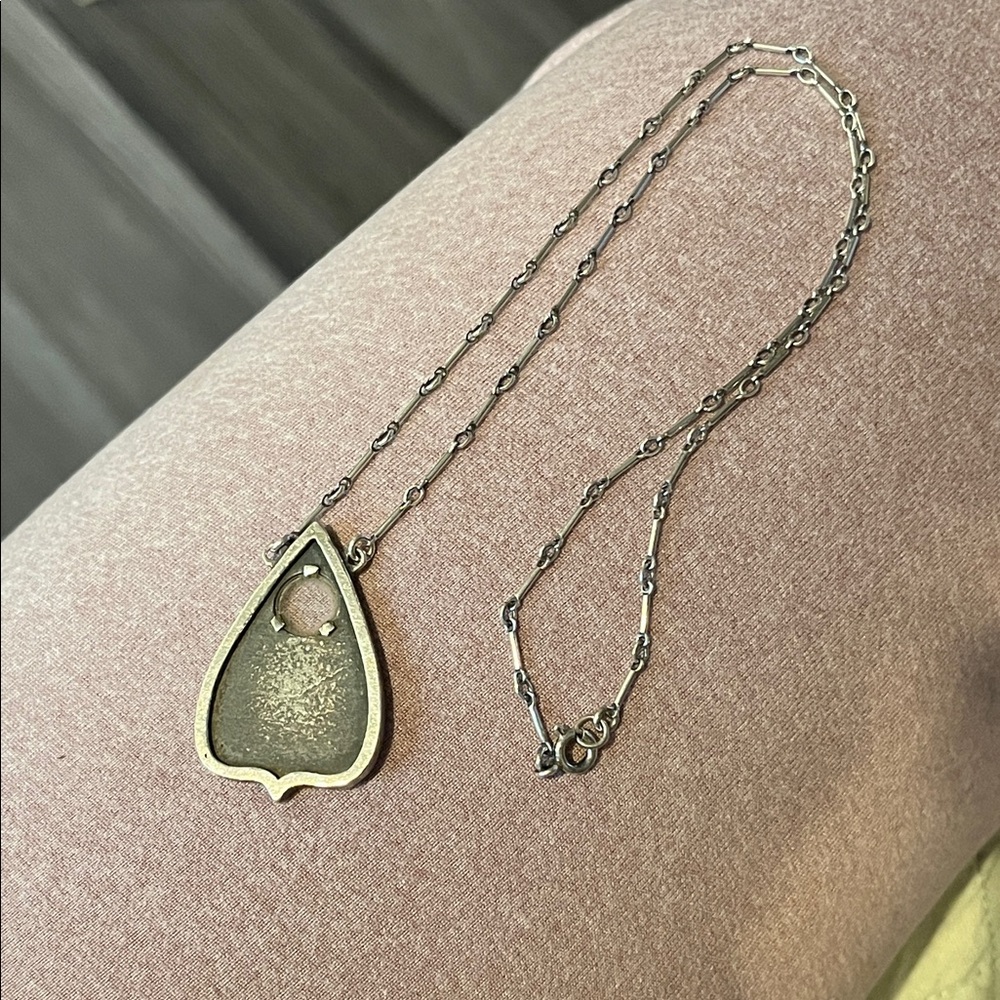 BLOOD MILK JEWELS
Planchette. Medium Oracle Necklace. - Picture 7 of 16